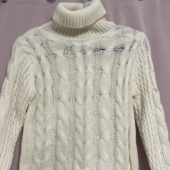 Boutique turtle neck sweater - Picture 2 of 2